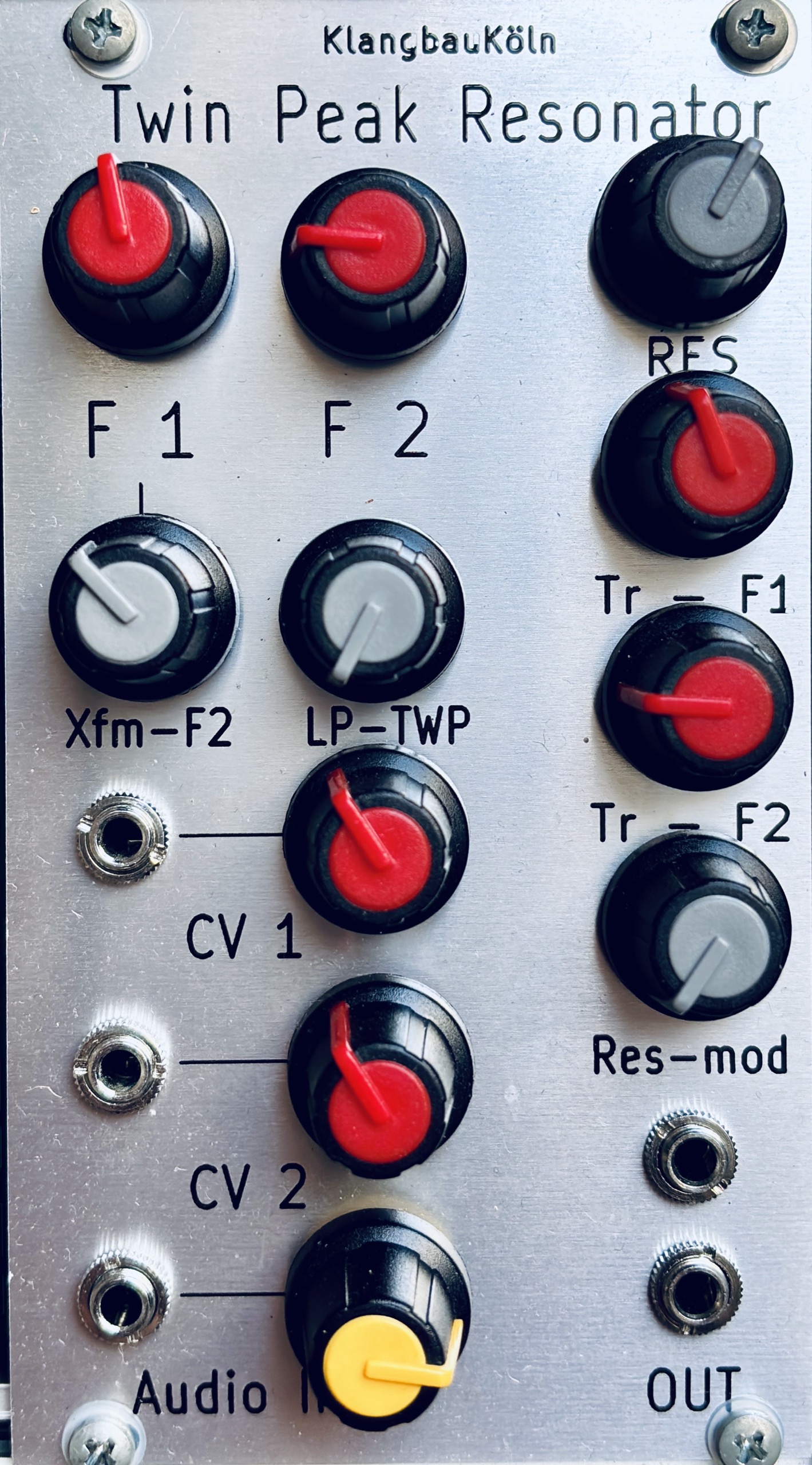Twin Peak Resonator